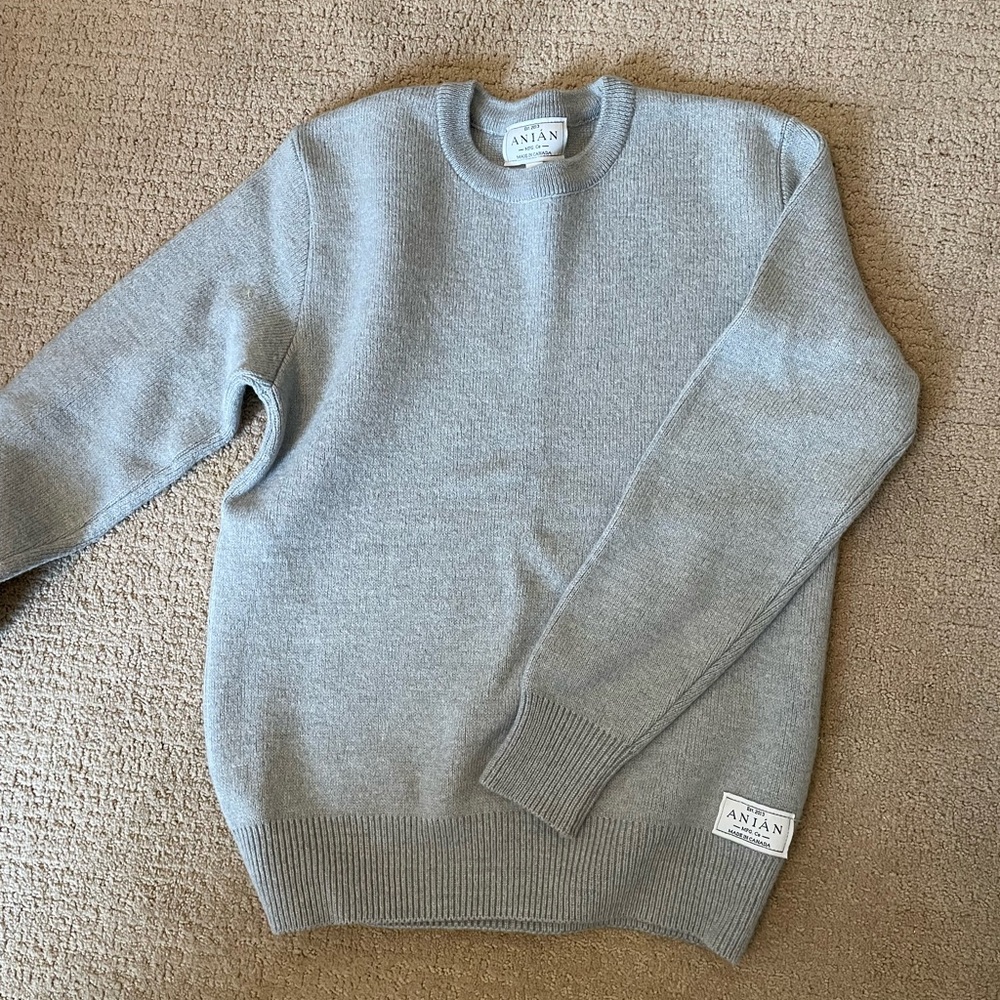 Anian Crewneck Sweater in Light Gray